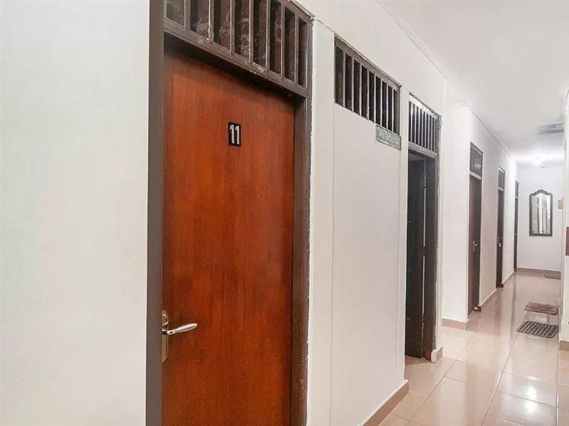 OYO 2256 Danysa Guesthouse Syariah Jakarta Bagian luar foto