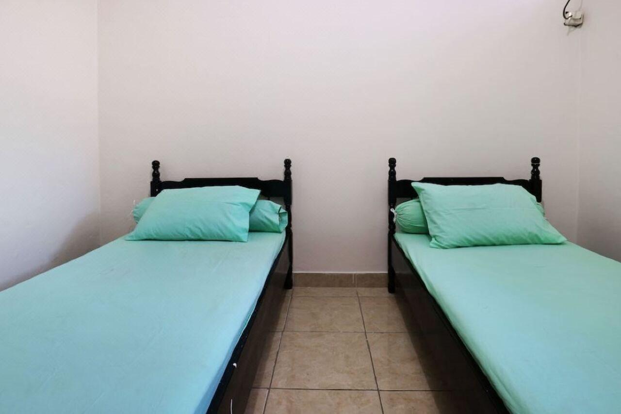 OYO 2256 Danysa Guesthouse Syariah Jakarta Bagian luar foto