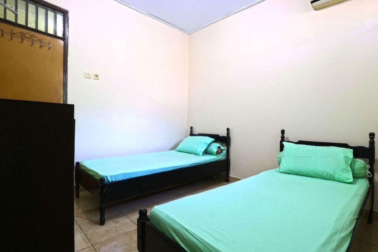 OYO 2256 Danysa Guesthouse Syariah Jakarta Bagian luar foto