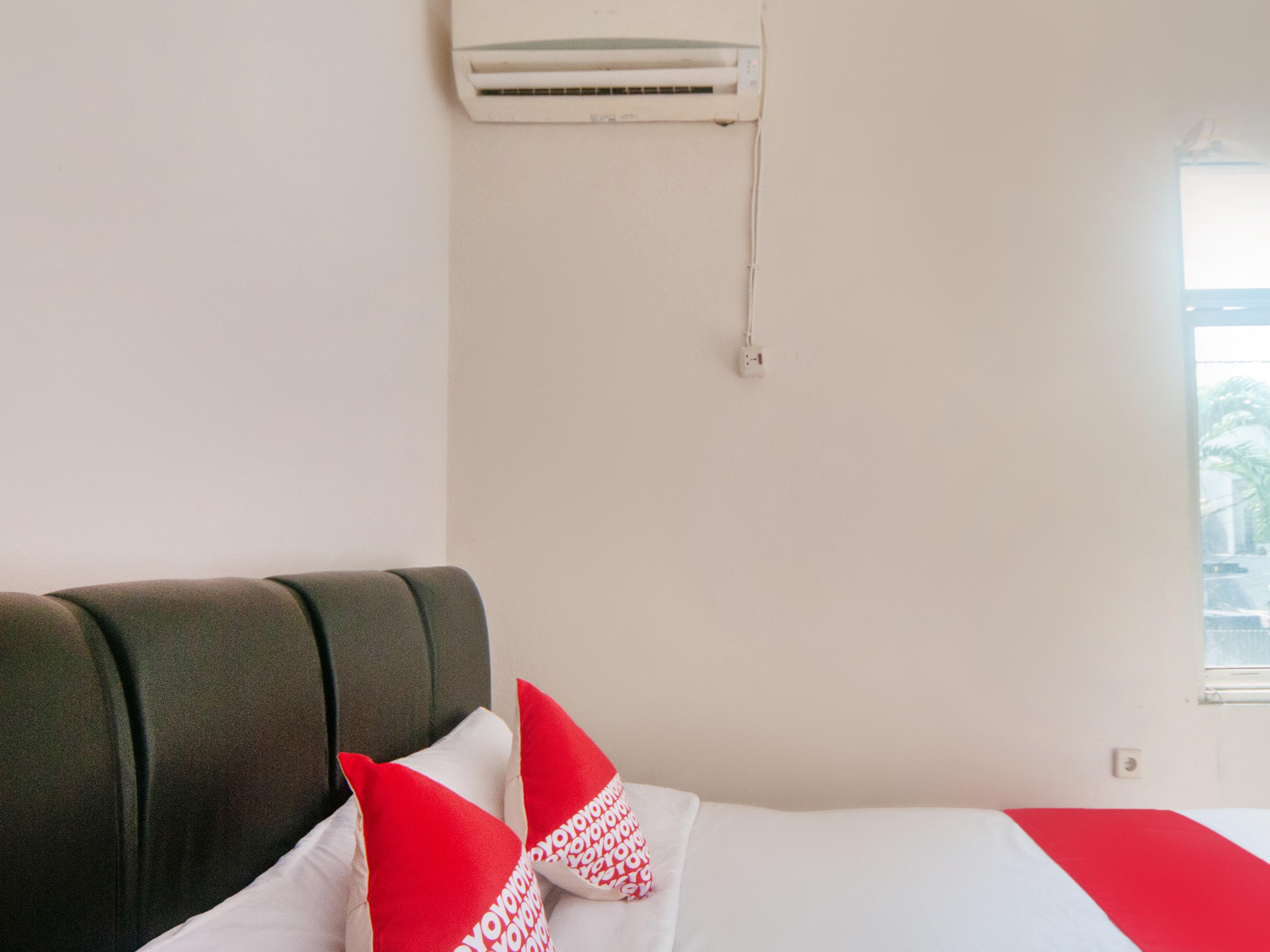 OYO 2256 Danysa Guesthouse Syariah Jakarta Bagian luar foto