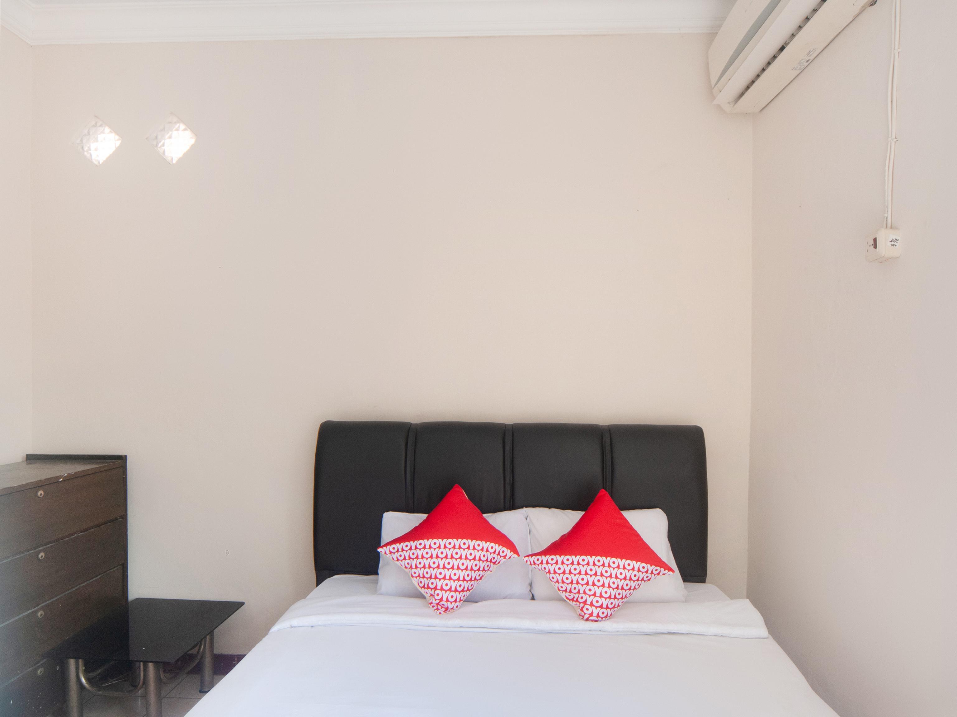 OYO 2256 Danysa Guesthouse Syariah Jakarta Bagian luar foto