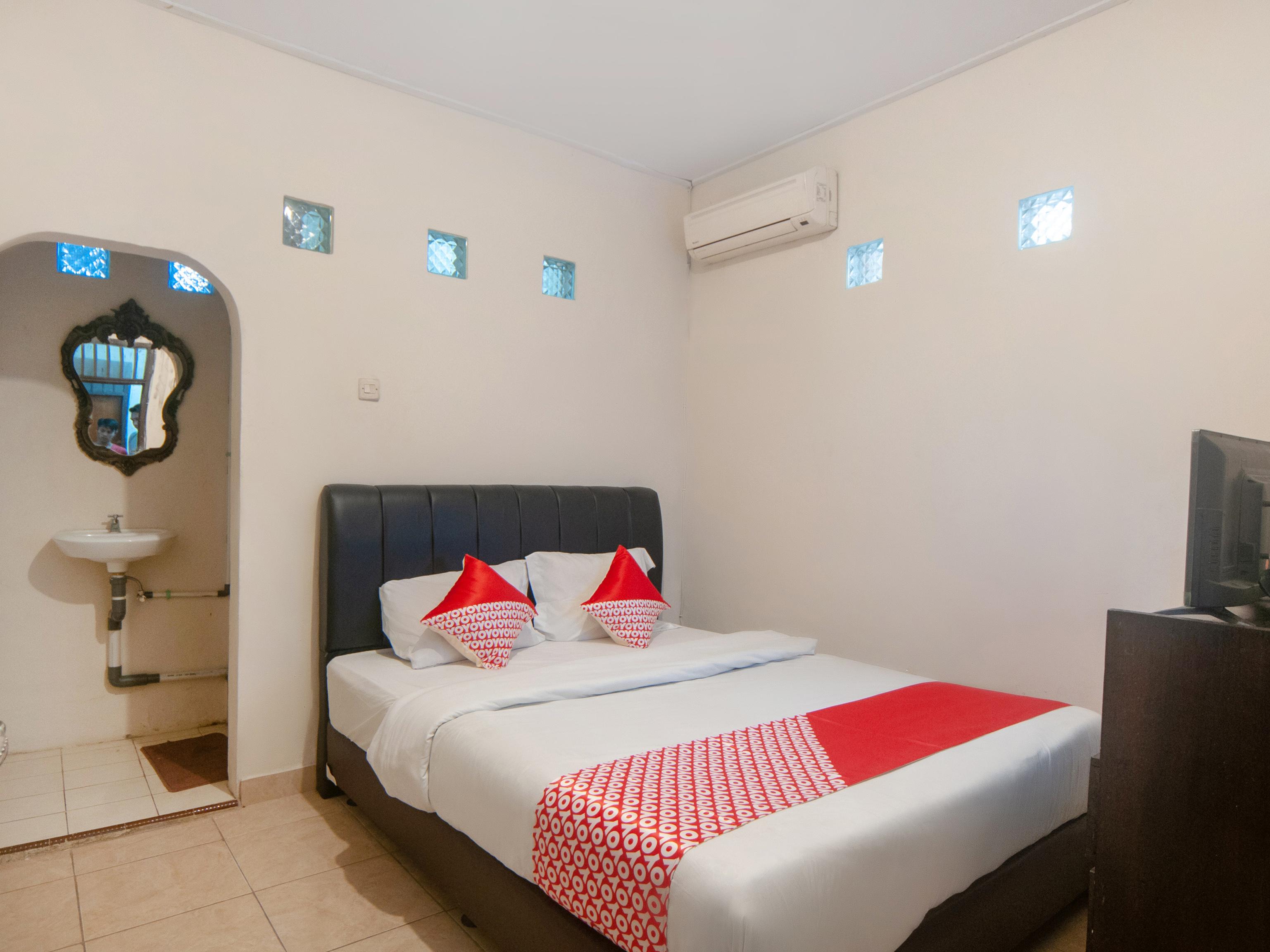 OYO 2256 Danysa Guesthouse Syariah Jakarta Bagian luar foto