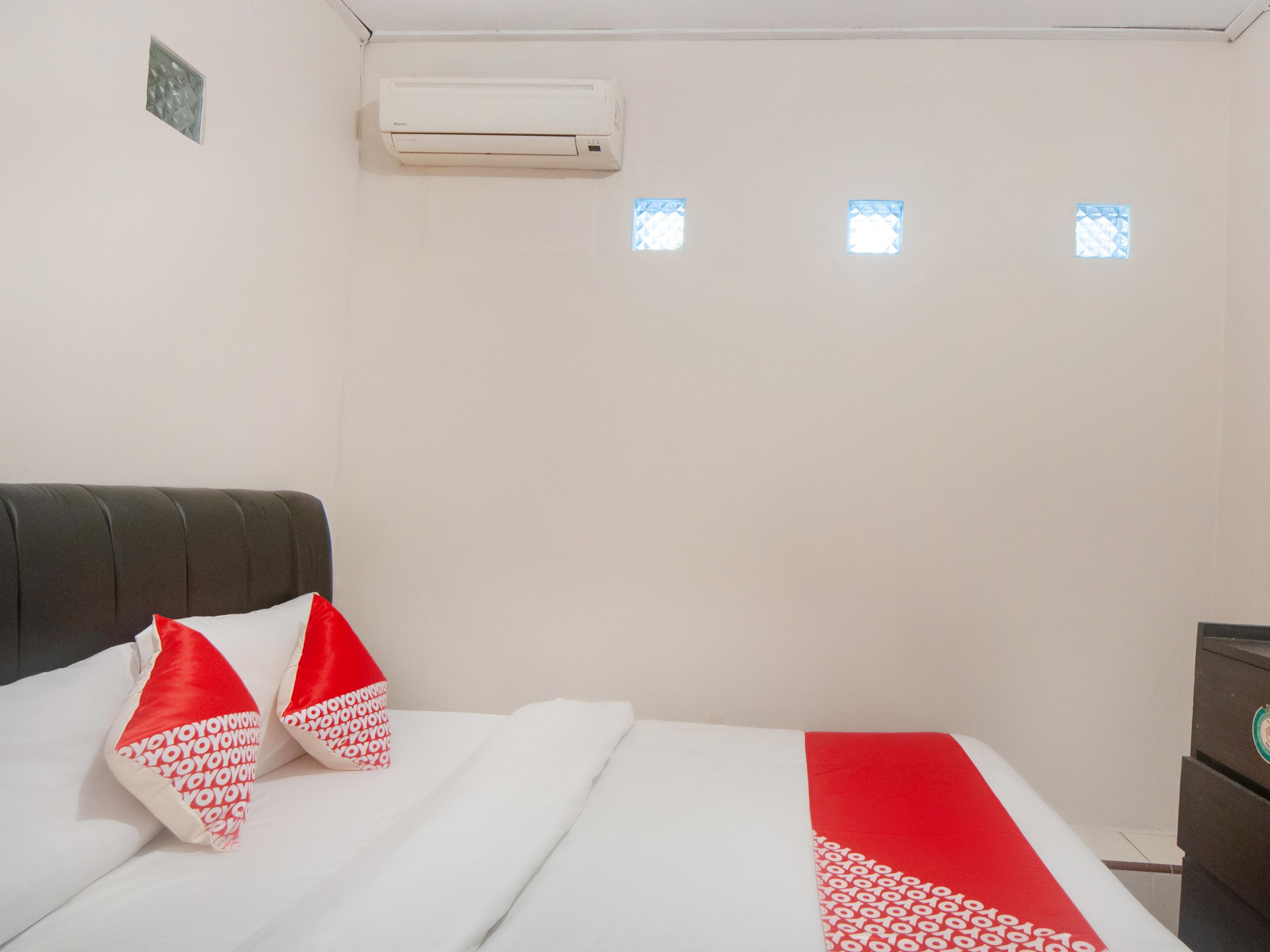 OYO 2256 Danysa Guesthouse Syariah Jakarta Bagian luar foto