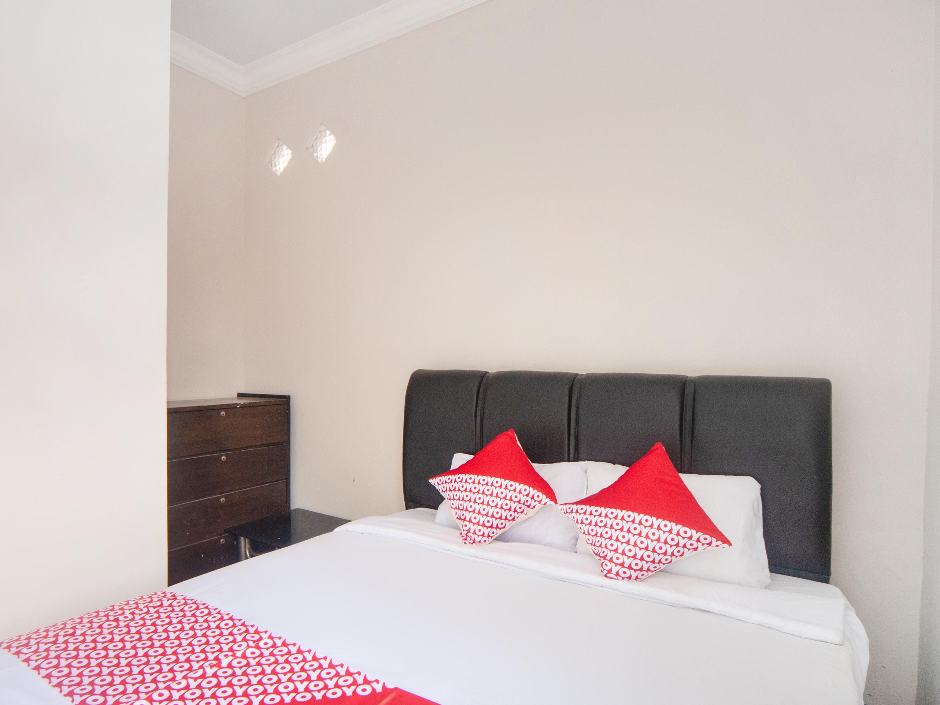 OYO 2256 Danysa Guesthouse Syariah Jakarta Bagian luar foto