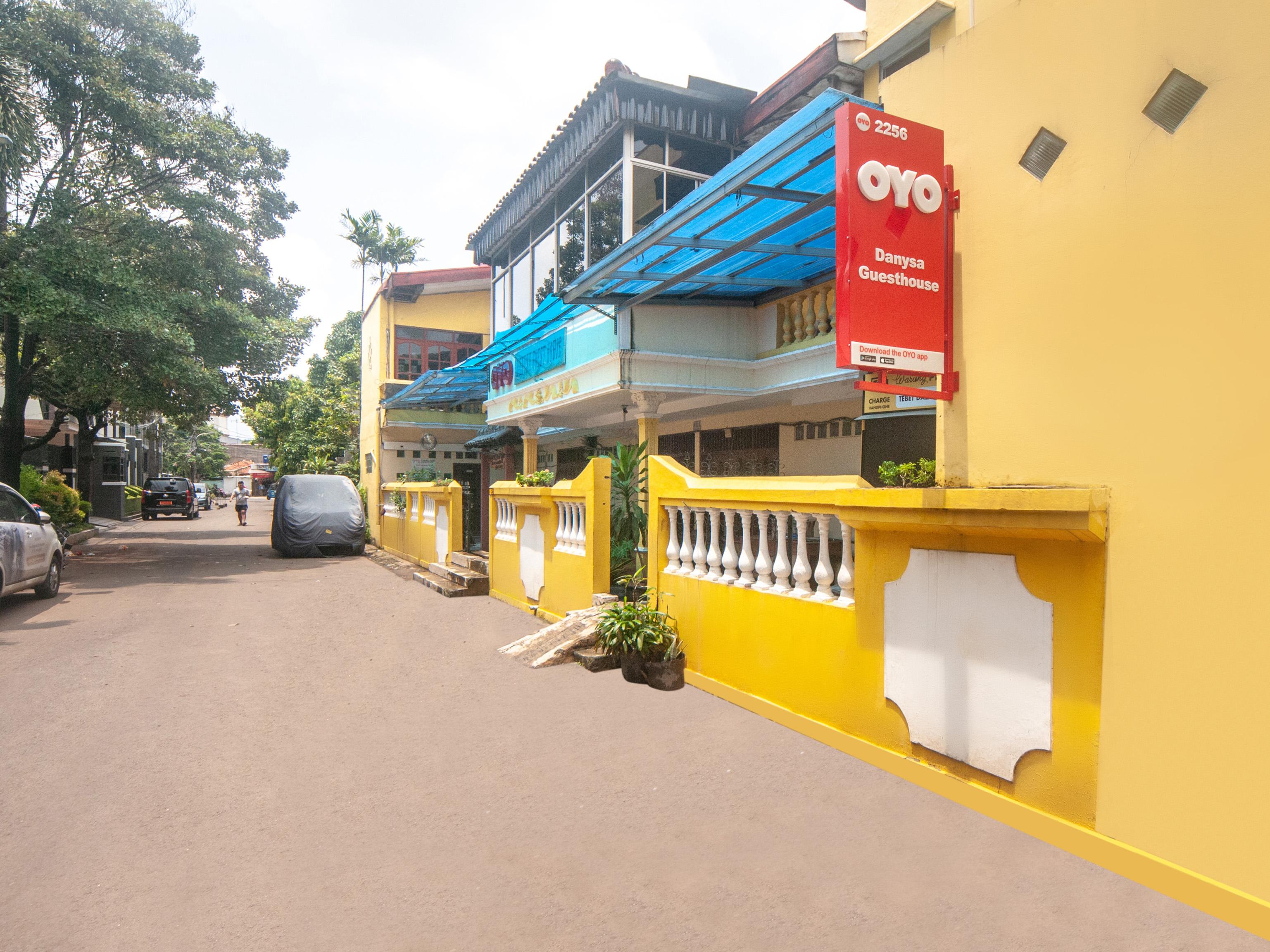 OYO 2256 Danysa Guesthouse Syariah Jakarta Bagian luar foto