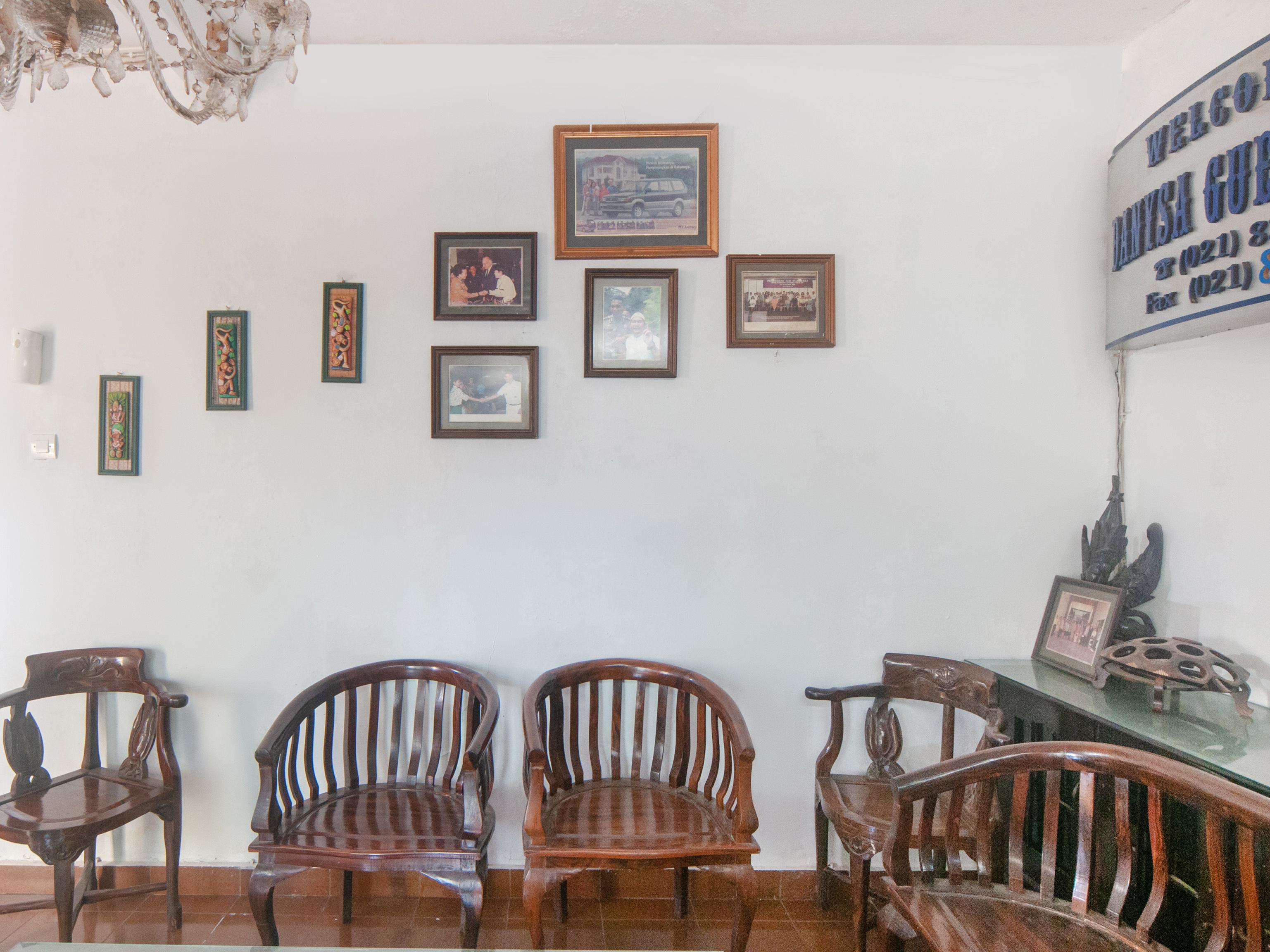 OYO 2256 Danysa Guesthouse Syariah Jakarta Bagian luar foto