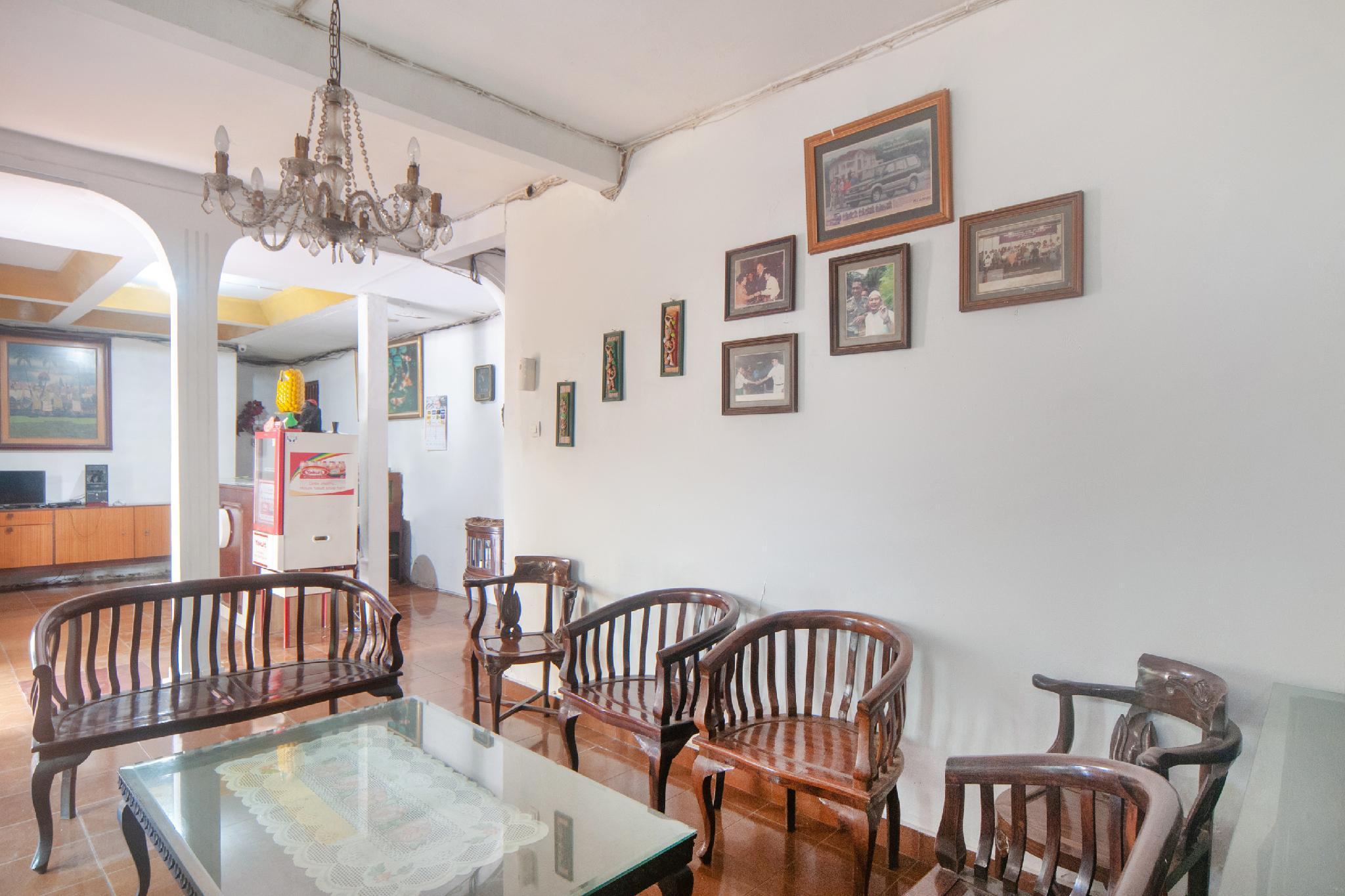 OYO 2256 Danysa Guesthouse Syariah Jakarta Bagian luar foto