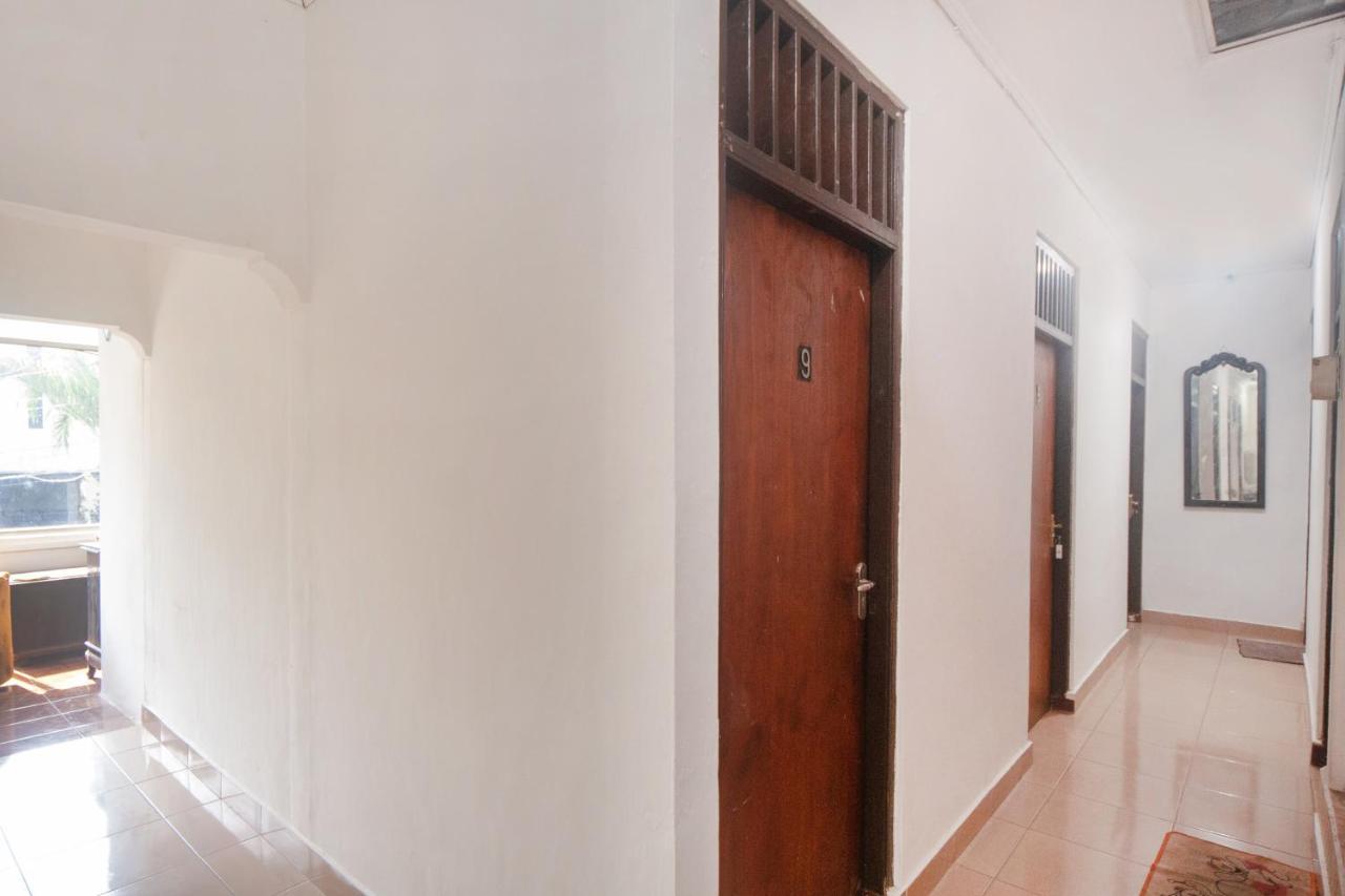 OYO 2256 Danysa Guesthouse Syariah Jakarta Bagian luar foto