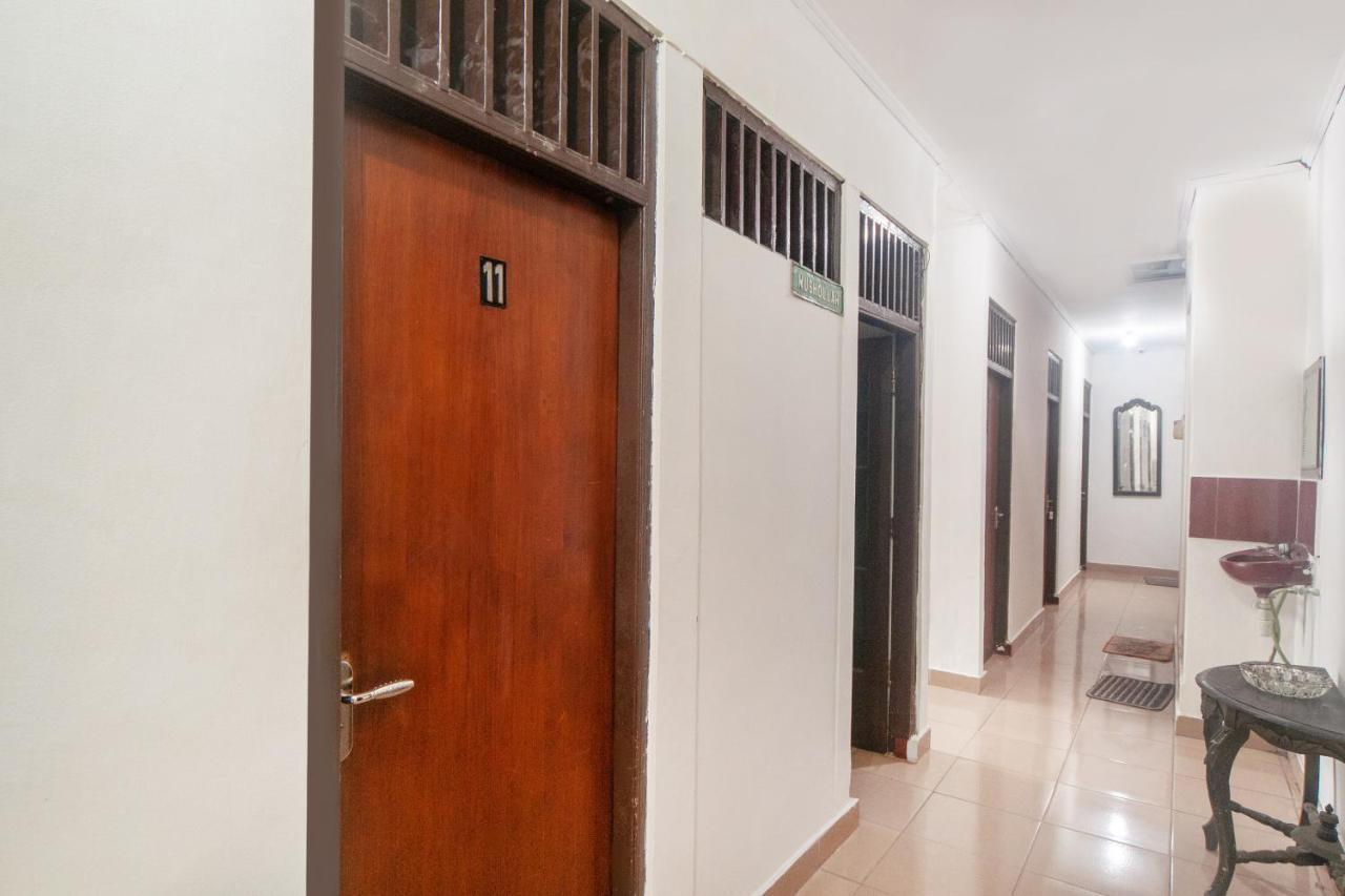 OYO 2256 Danysa Guesthouse Syariah Jakarta Bagian luar foto