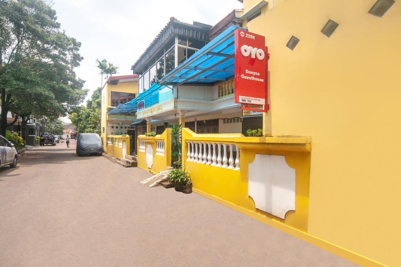 OYO 2256 Danysa Guesthouse Syariah Jakarta Bagian luar foto