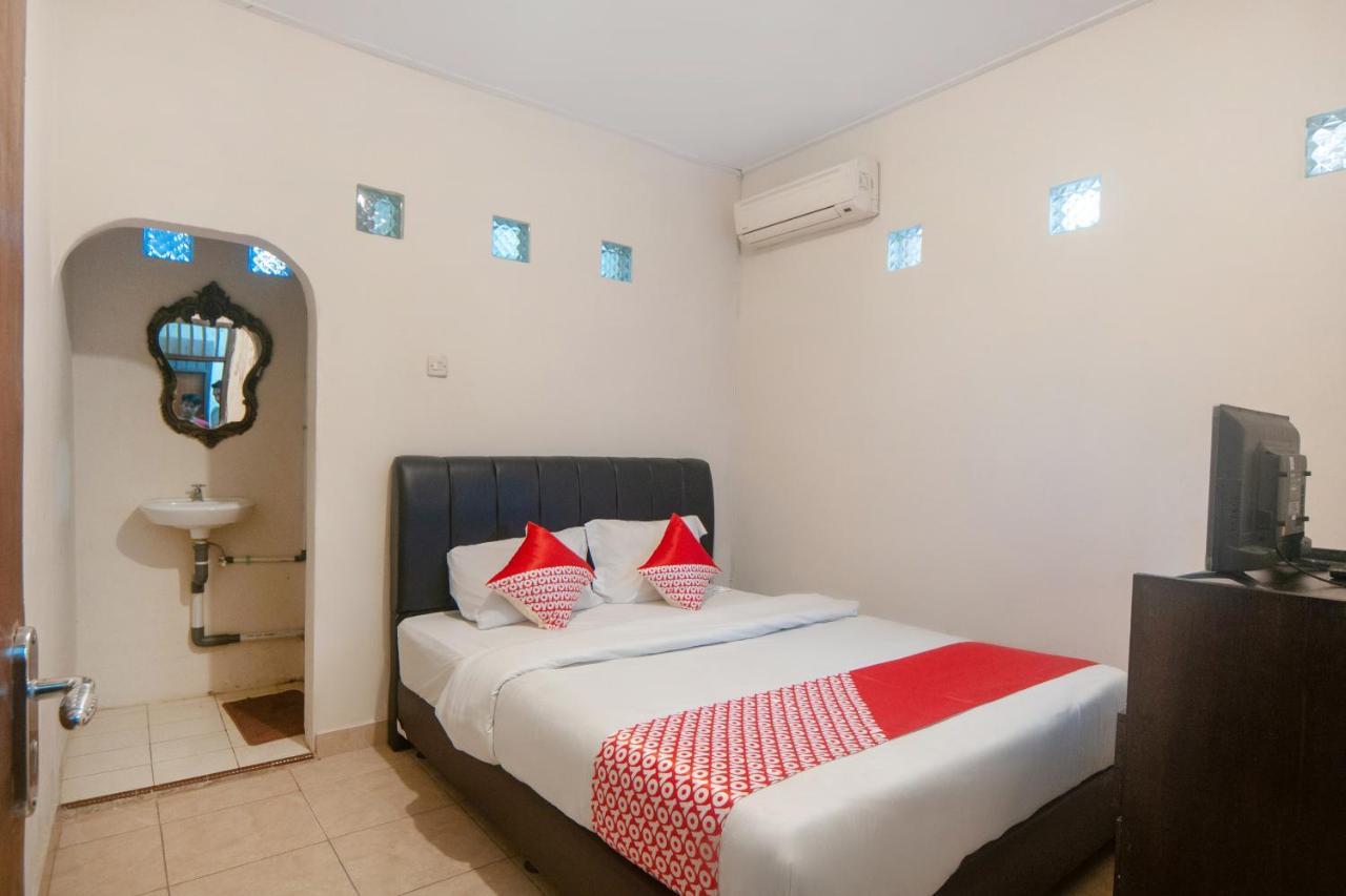 OYO 2256 Danysa Guesthouse Syariah Jakarta Bagian luar foto