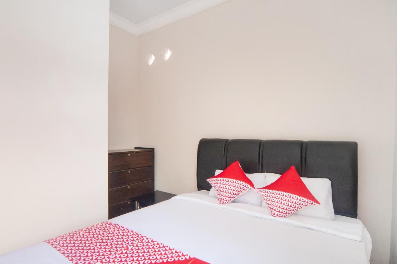 OYO 2256 Danysa Guesthouse Syariah Jakarta Bagian luar foto